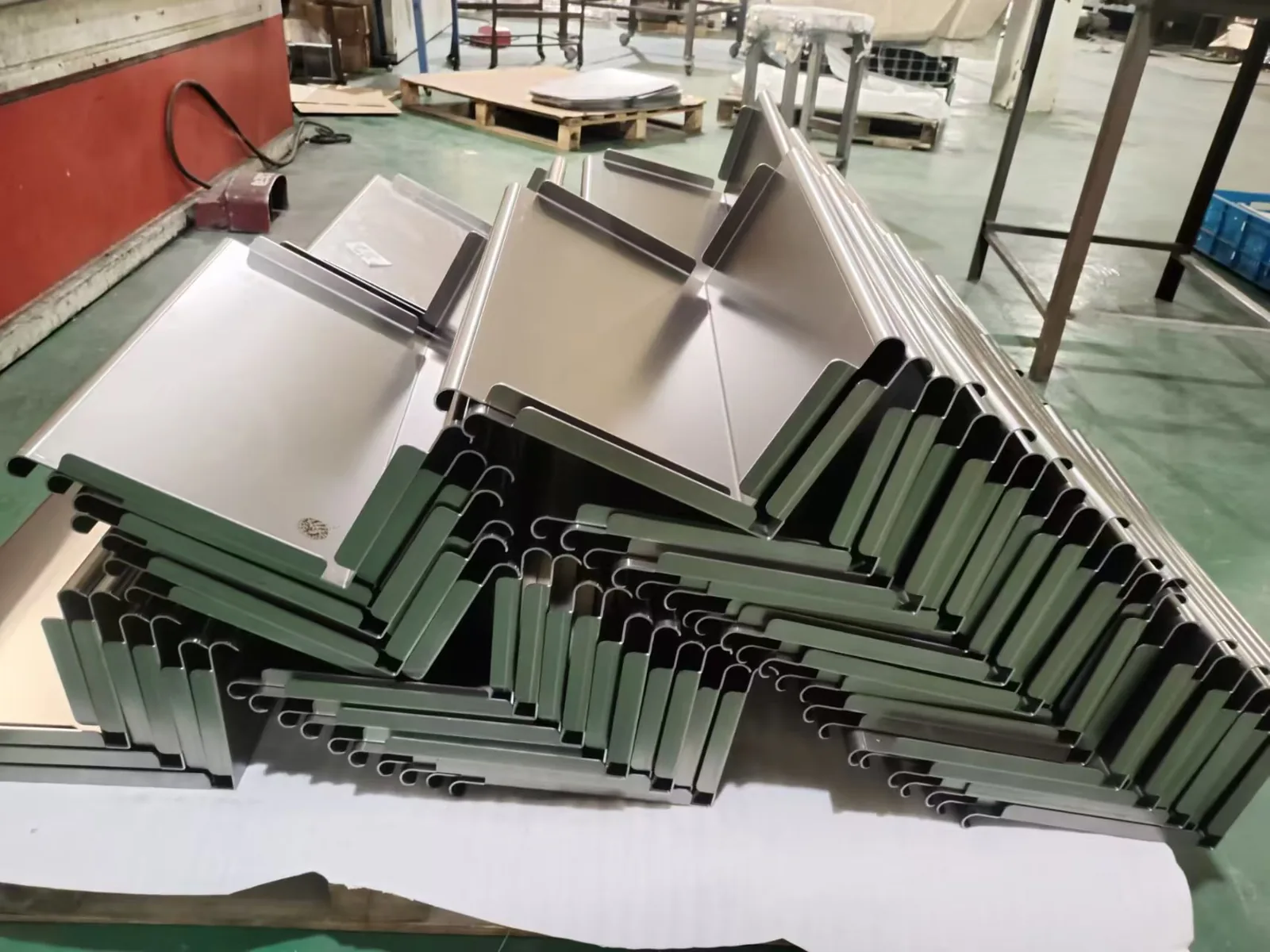 Aluminium sheet metal parts produced for a trolley order