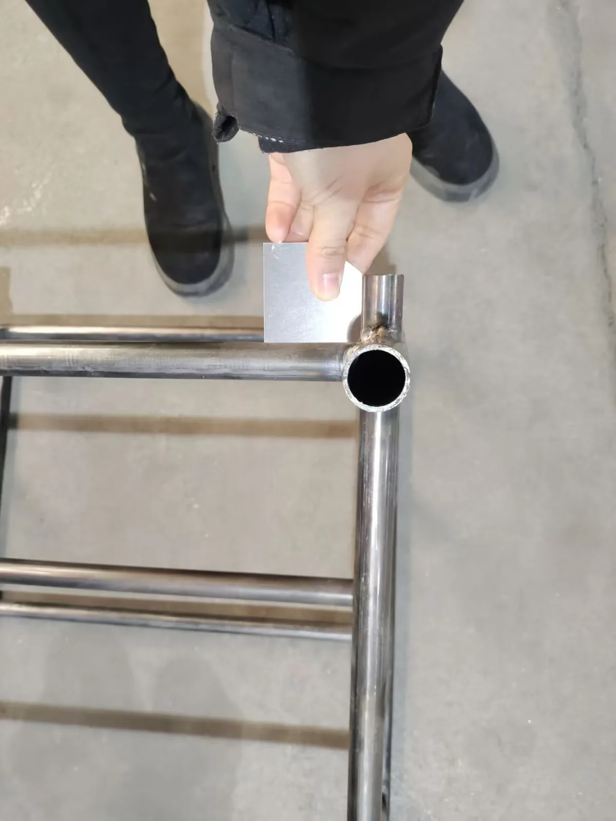 Angle gauge measurement on a trolley frame joint