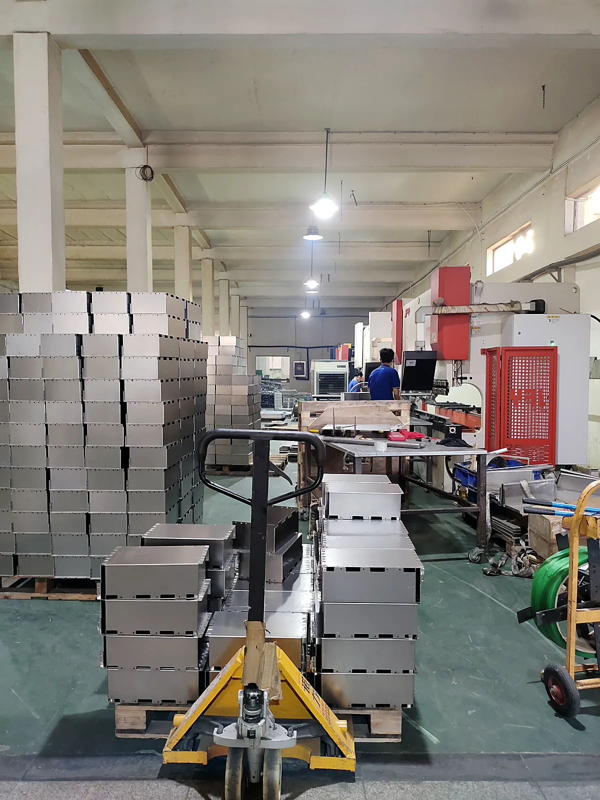 Sheet metal fabrication factory view used for Doing Metal trolley production